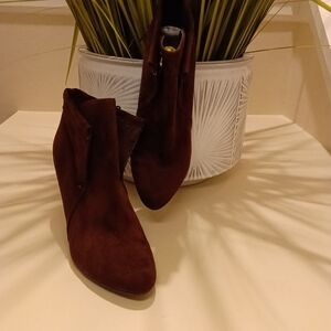 Chic Suede Ankle Booties in Rich Brown